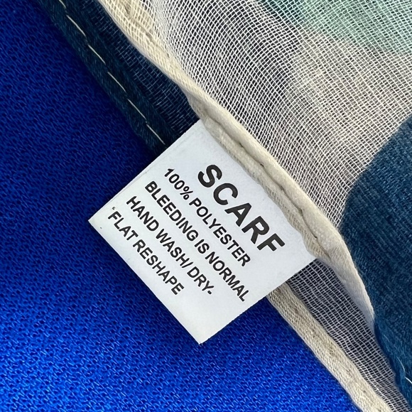 🔥2/$10 Pretty Abstract Graphic Infinity Scarf - Picture 5 of 5